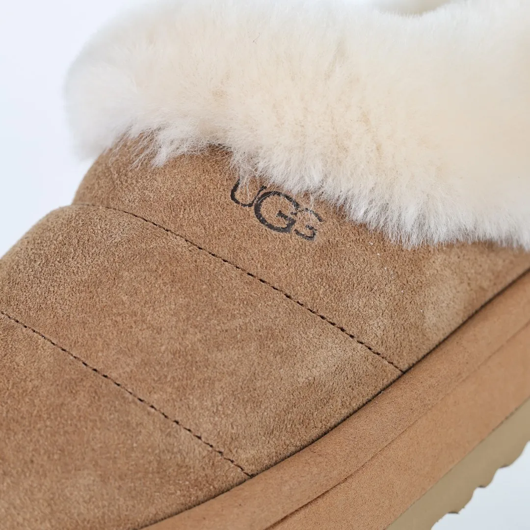 Pick up locally💰660 Core recommendation Good price Cashmere insoles are a very suitable choice for keeping warm in winter and at home. In the new year, uug launched a series of styles, which are partially geared towards the preferences of young consumers and have also moved to the forefront of fashion trends. Shoe body material Water-repellent coated suede upper 17mm UGGPURE™ implanted wool insole Lightweight non-slip comfortable rubber outsole With brand LOGO Trademark Comes with a full set of packaging Size: 35 36 37 38 39 40